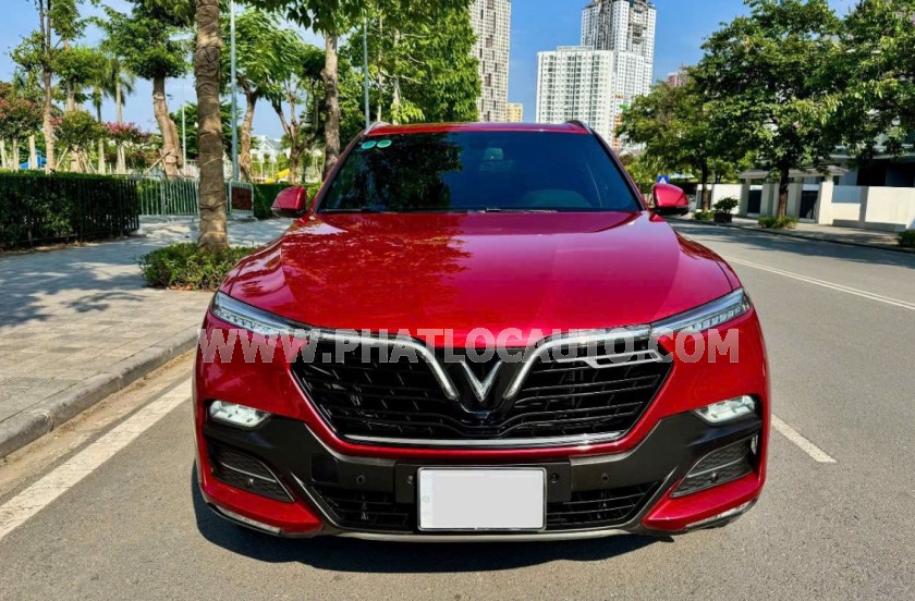 VinFast Lux SA 2.0 Premium 2.0 AT